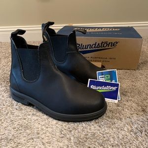 Black Blundstones!
